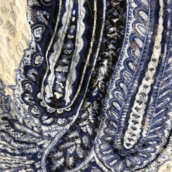 Ariat Navy & White Paisley Mesh Lace Long Sleeve Top – Size Medium - Picture 2 of 4